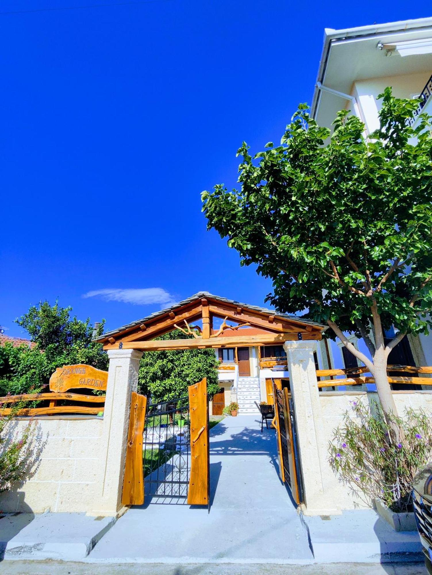 Orange Garden Double Rooms กาลาเนรา ภายนอก รูปภาพ